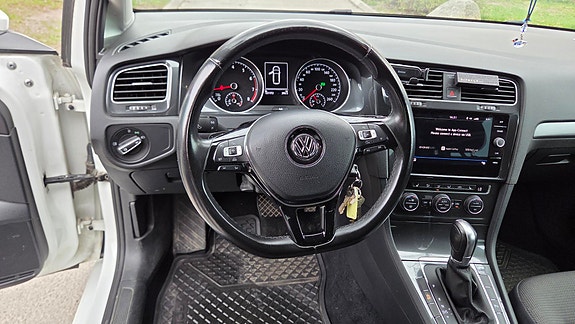 Volkswagen Golf VII 3 of 9