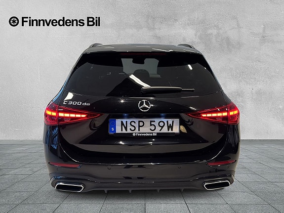 Mercedes-Benz C300 4 of 5