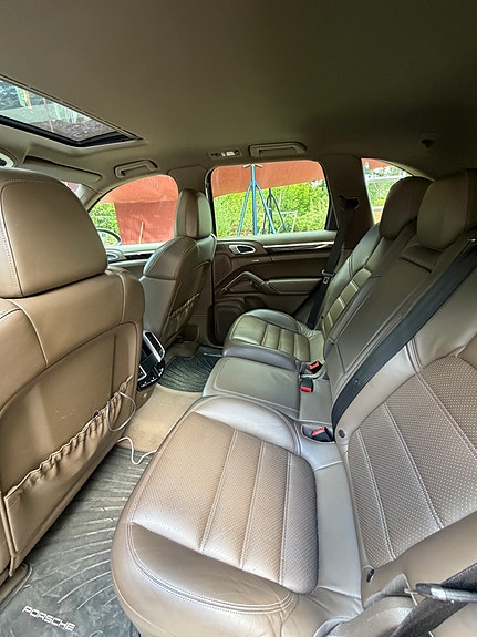 Porsche Cayenne S 4 of 5