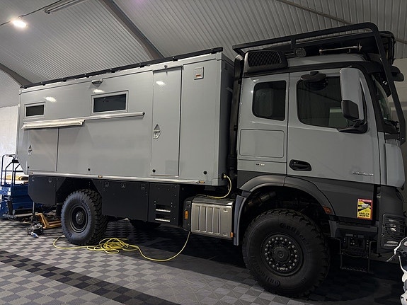 Mercedes-Benz Arocs 2053 2 of 11