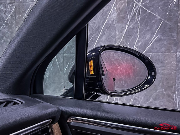 Porsche Macan 30 of 30