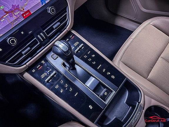 Porsche Macan 29 of 30