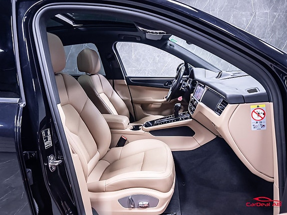 Porsche Macan 15 of 30