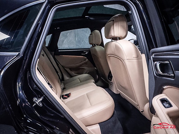 Porsche Macan 16 of 30