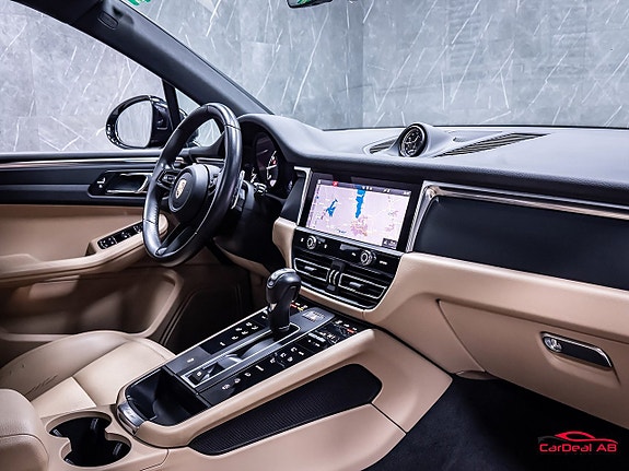 Porsche Macan 13 of 30