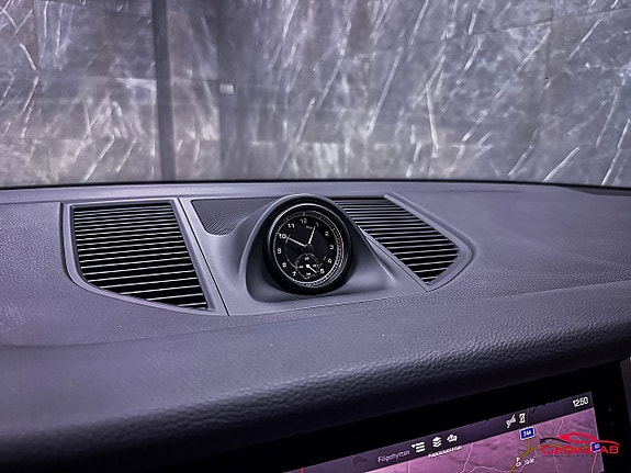 Porsche Macan 20 of 30