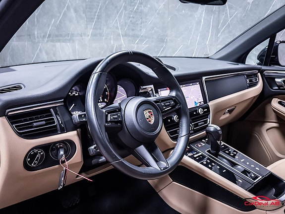 Porsche Macan 12 of 30