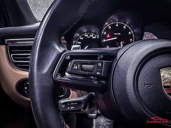 Porsche Macan 23 of 30