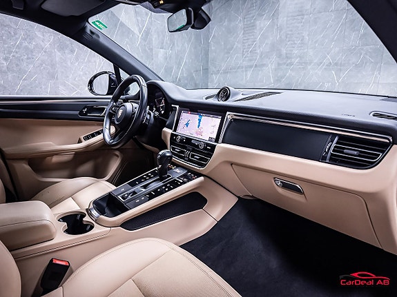 Porsche Macan 14 of 30