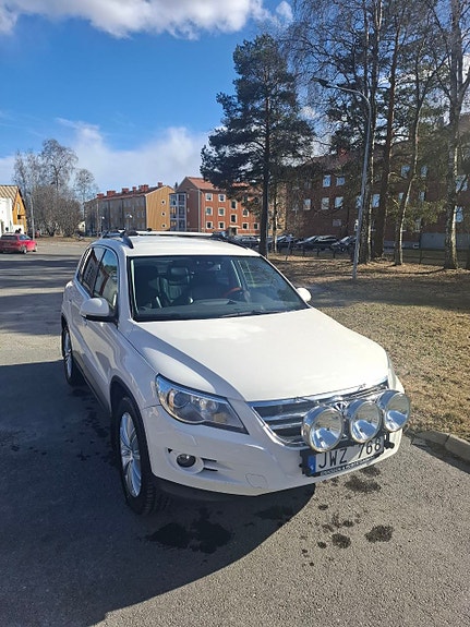Volkswagen Tiguan 2 of 10