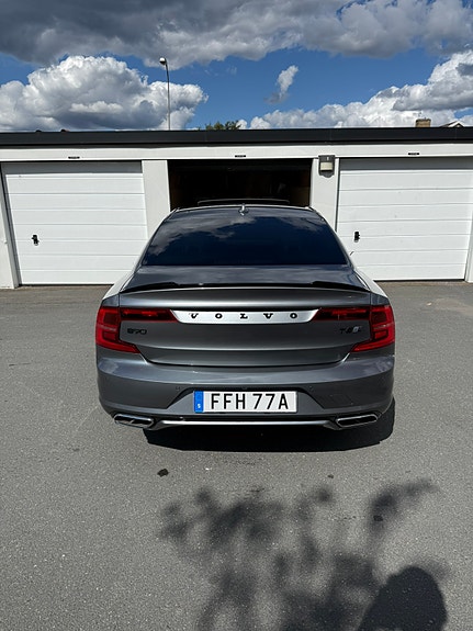 Volvo S90 2 of 18