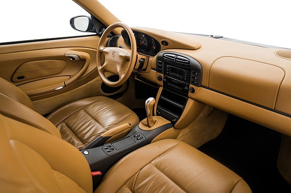 Porsche 911 Carrera 17 of 22