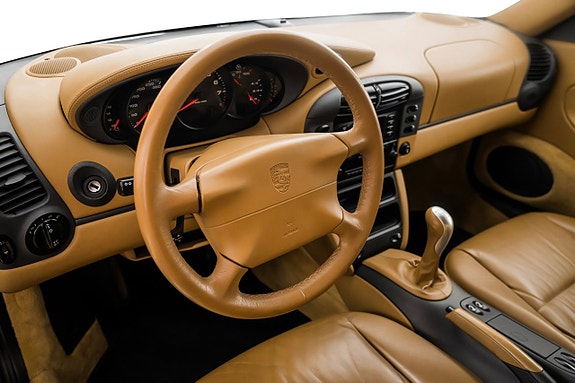 Porsche 911 Carrera 9 of 22