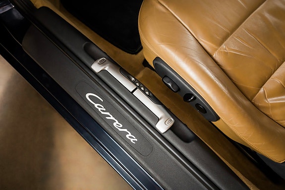 Porsche 911 Carrera 10 of 22