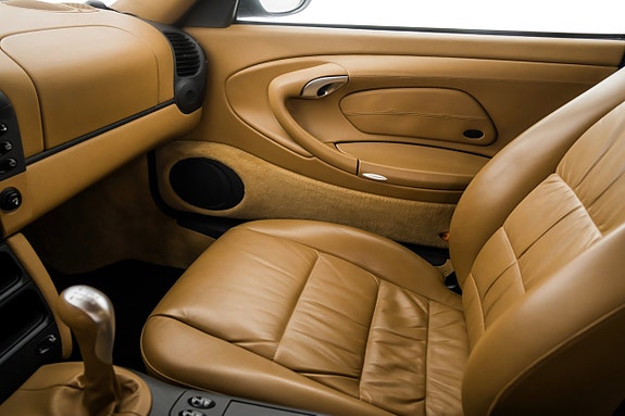 Porsche 911 Carrera 14 of 22