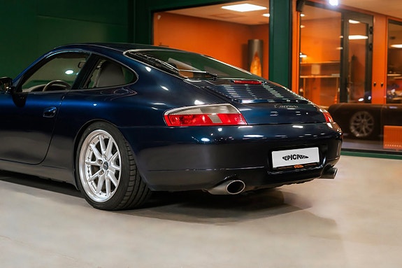 Porsche 911 Carrera 5 of 5