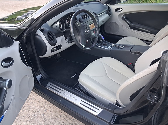 Mercedes-Benz SLK200 6 of 12