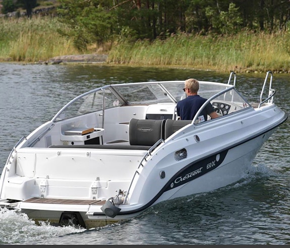 Crescent 650 DC -2011. Volvo Penta 3,0 L, Fin och påkostad daycruiser 2 of 13