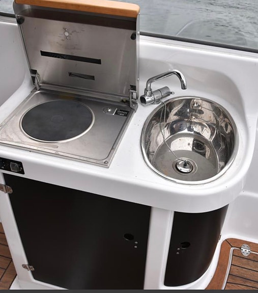 Crescent 650 DC -2011. Volvo Penta 3,0 L, Fin och påkostad daycruiser 10 of 13