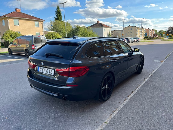 BMW 520d 4 of 5