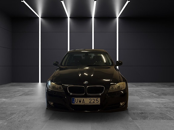 BMW 320 2 of 5