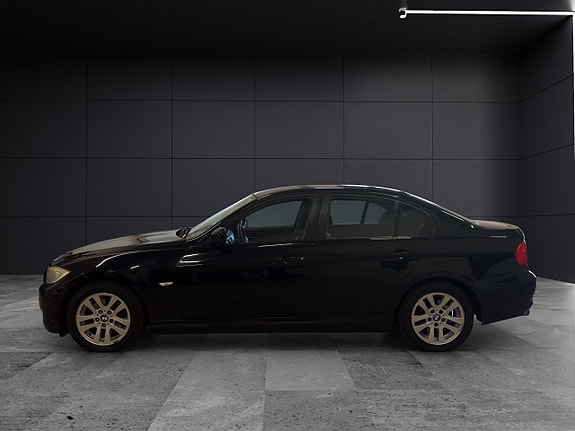 BMW 320 3 of 5