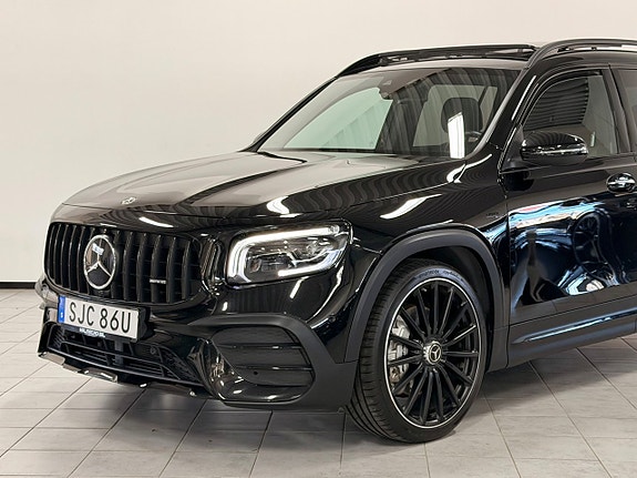 Mercedes-Benz GLB250+ 3 of 5