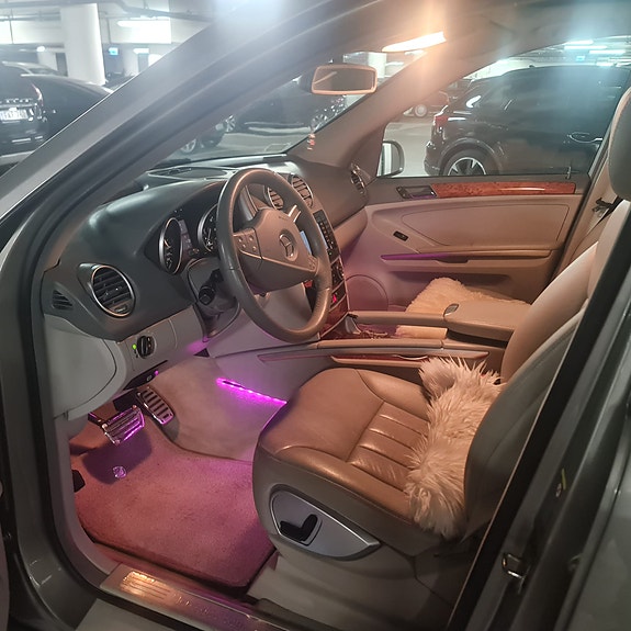 Mercedes-Benz ML350 5 of 5
