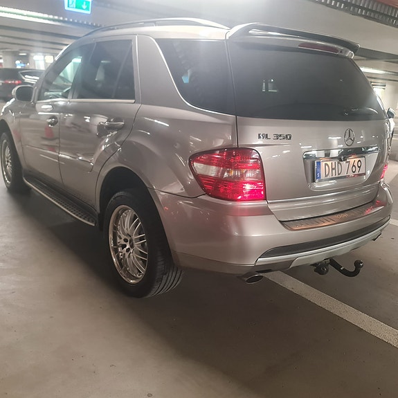 Mercedes-Benz ML350 2 of 5