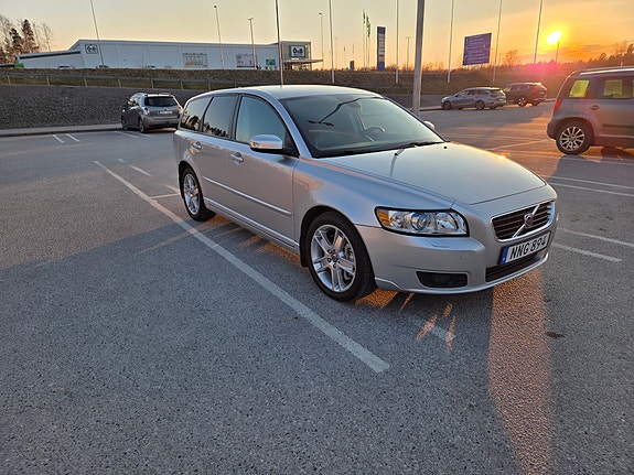 Volvo V50 2 of 5