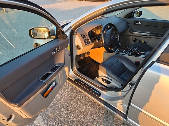 Volvo V50 5 of 5
