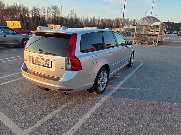 Volvo V50 3 of 5