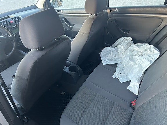 Volkswagen Golf V 8 of 8