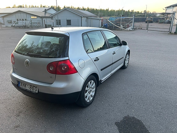 Volkswagen Golf V 5 of 8