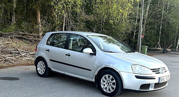 Volkswagen Golf V 2 of 8