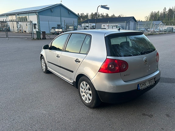 Volkswagen Golf V 4 of 8