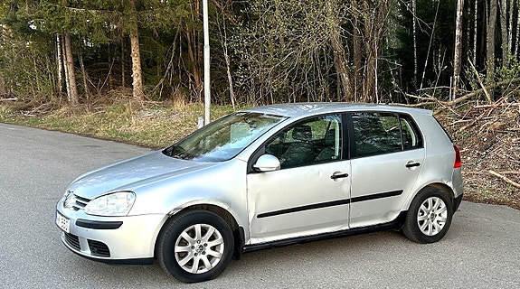 Volkswagen Golf V 3 of 8