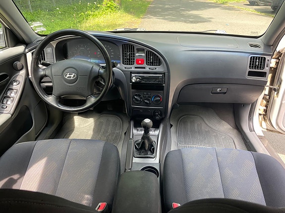 Hyundai Elantra 8 of 11