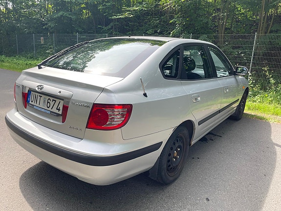 Hyundai Elantra 2 of 11
