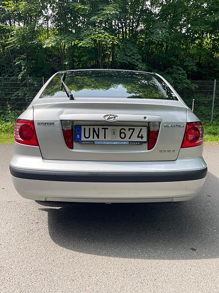 Hyundai Elantra 4 of 11