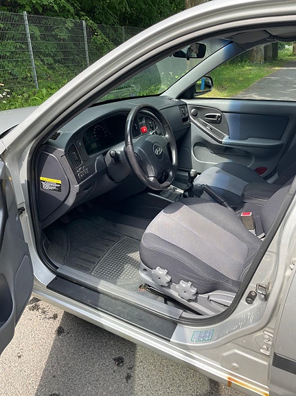 Hyundai Elantra 6 of 11