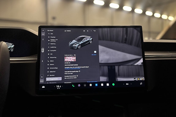 Tesla Model S 16 of 22