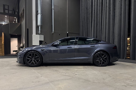 Tesla Model S 3 of 5