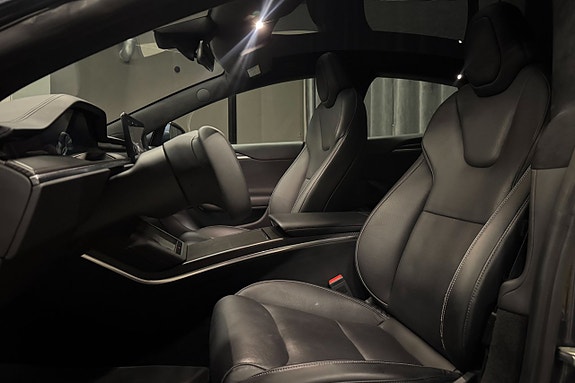 Tesla Model S 10 of 22
