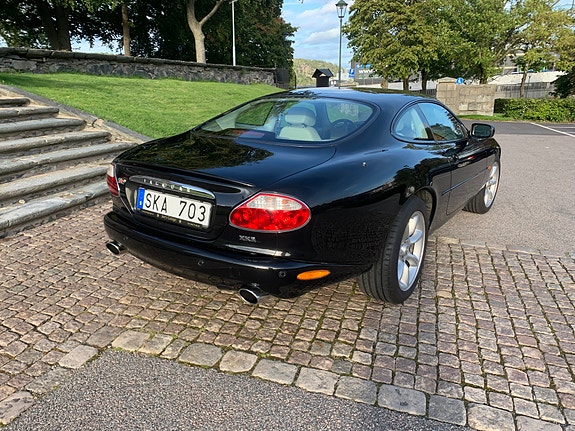Jaguar XKR 4 of 6