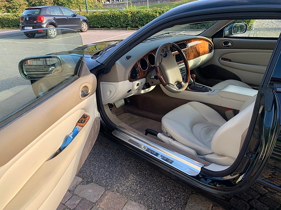 Jaguar XKR 5 of 6