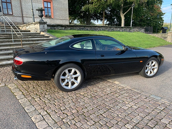 Jaguar XKR 3 of 6