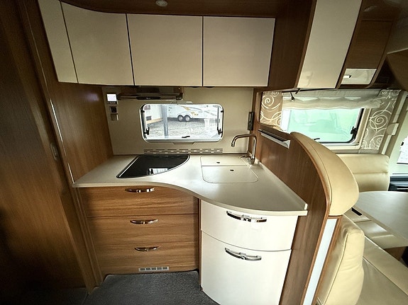 Frankia 840 TDL Luxury |Välutrustad|Hydrauliska stödben|Nyservad 5 of 10