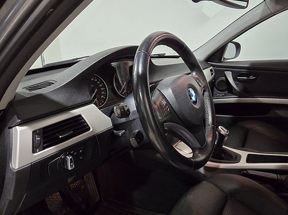 BMW 318d 8 of 15