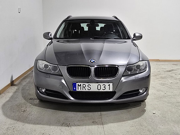 BMW 318d 2 of 15